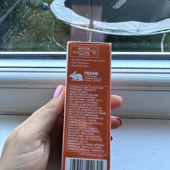 ANEW Daily Defence Vitamin C SPF50 Moisturiser, sun screen primer 3in1 - Picture 2 of 5